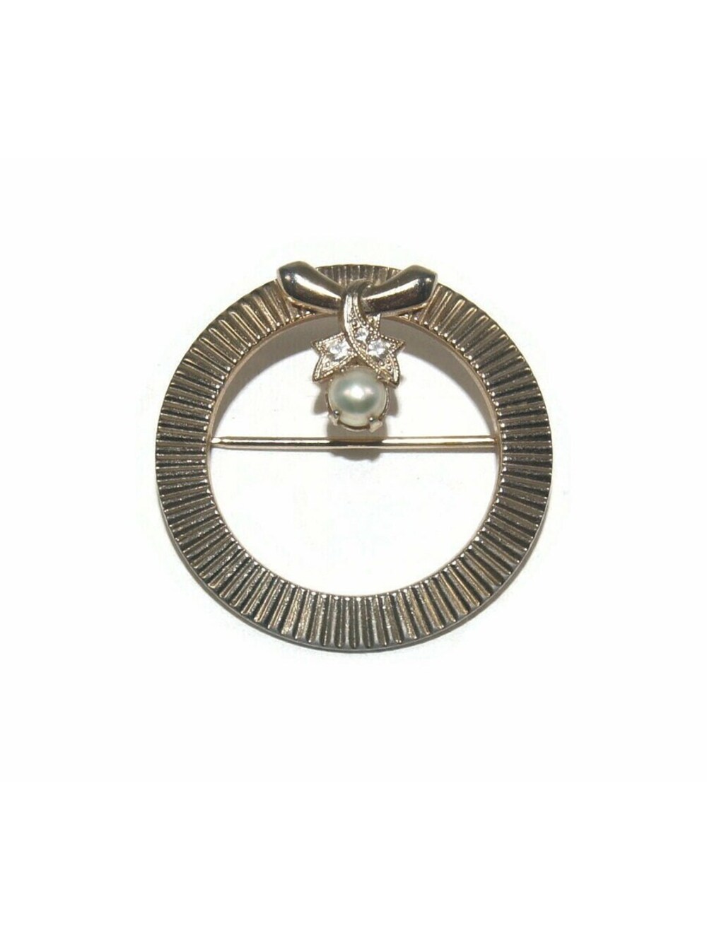 Vintage Gold Tone, Pearl and Rhinestones Circle Brooch.